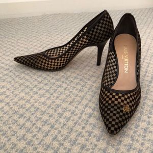 Brown suede Louis Vuitton heels